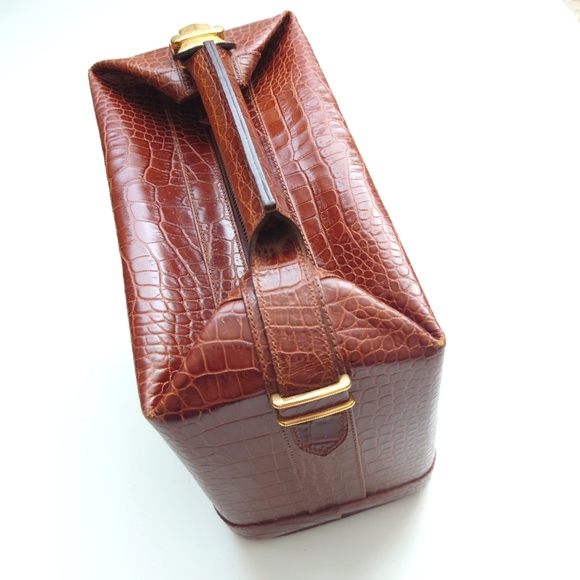 FOXEY Crocodile Embossed Brown Structured Handbag Beauty Case Gold Tone Hardware - Picture 4 of 17